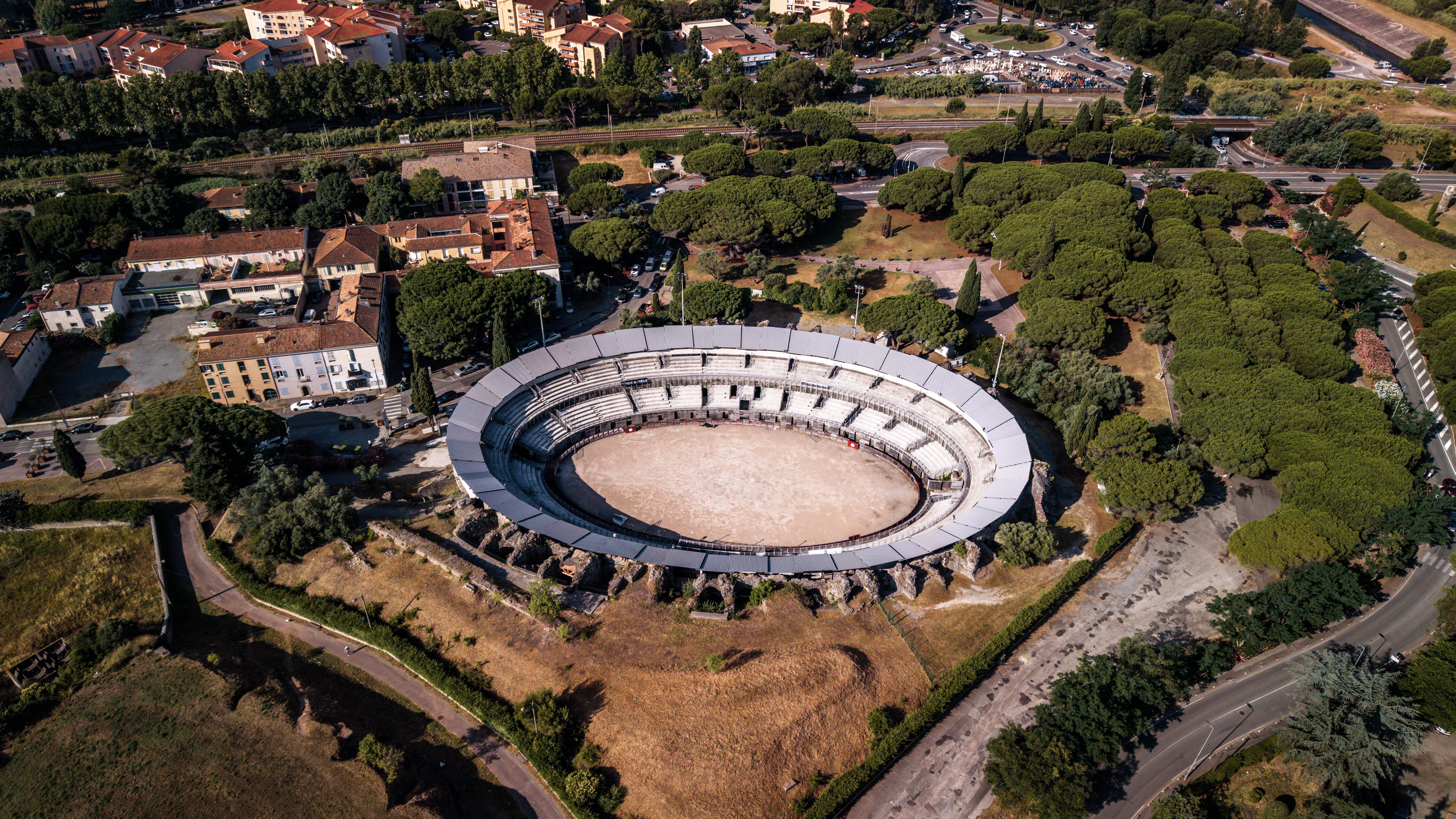 photos arenes de frejus en drone