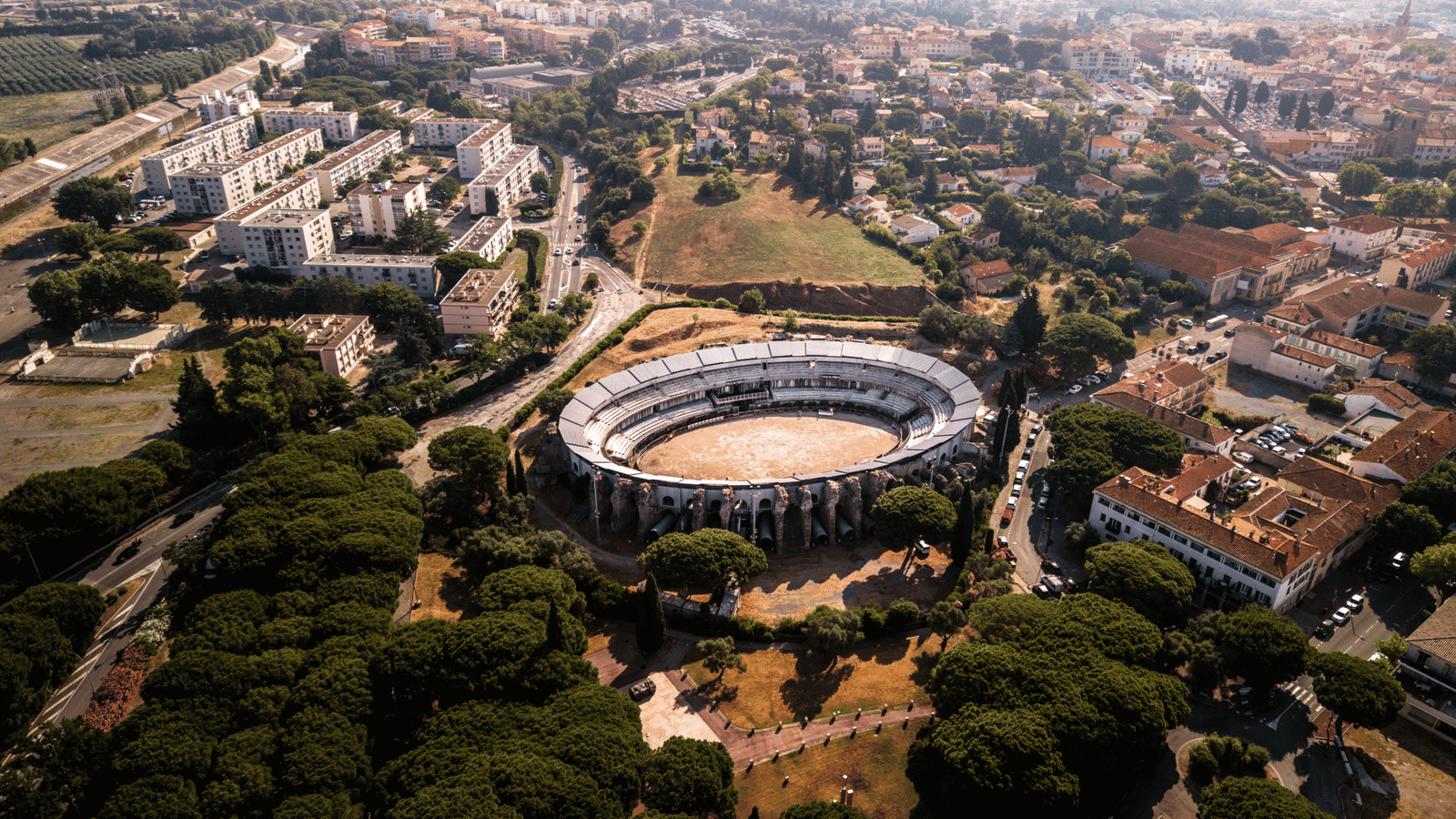 Les arènes de frejus vue du ciel