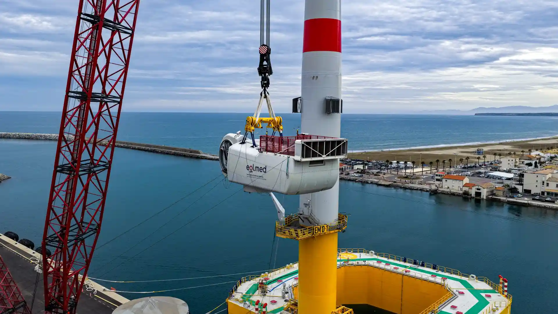Captation drone du projet Eolmed / Pose de la nacelle
