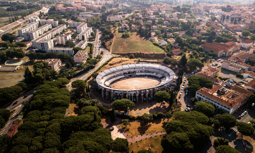 photos arenes de frejus en drone